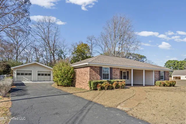 $275,000 | 213 Dogwood Lane, Batesville, MS 38606