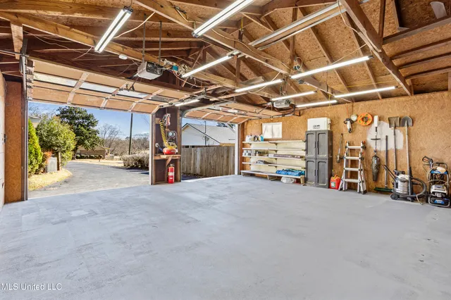 $275,000 | 213 Dogwood Lane, Batesville, MS 38606