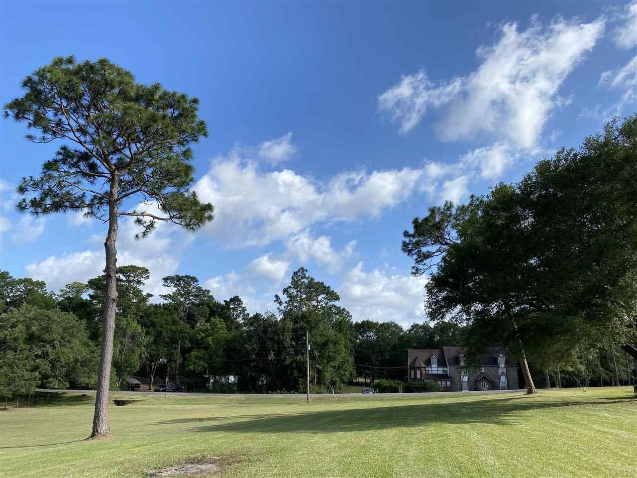 720 Green Hills Road Cantonment, FL 32533 - Photo 4 of 27 Gallery Image 4