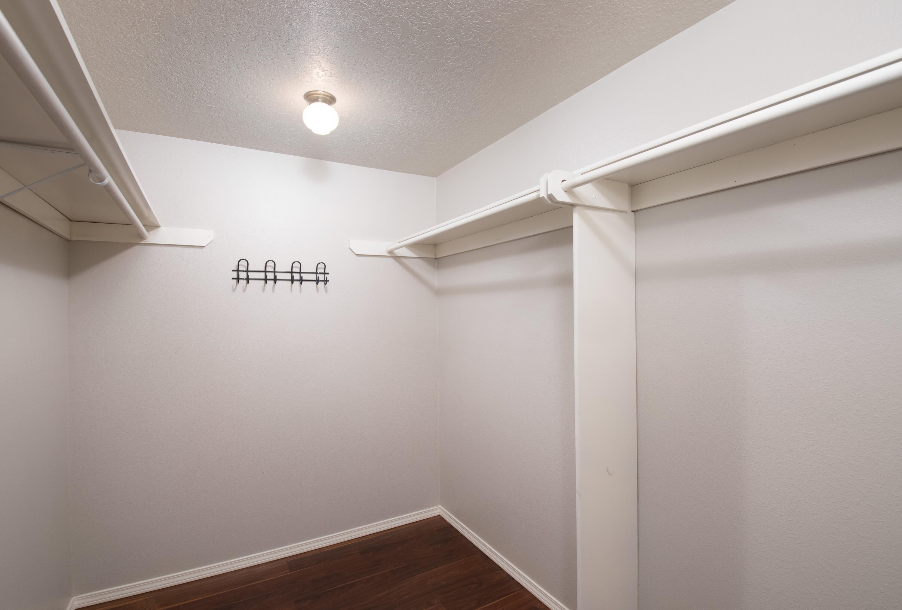 20410 Mainline Road Bend, OR 97702 - Photo 16 of 33 Master walk in closet