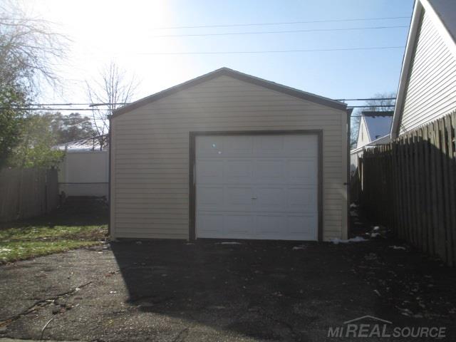 929 Princeton Road Berkley, MI 48072 - Photo 3 of 28