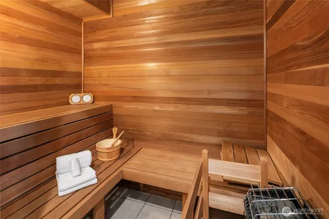 $4,925,000 | 2010 West Lake Sammamish Parkway Southeast, Bellevue, WA 98008