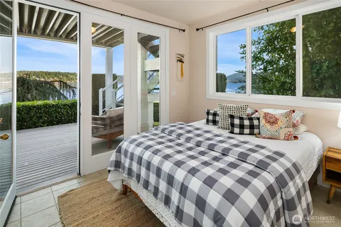 $4,925,000 | 2010 West Lake Sammamish Parkway Southeast, Bellevue, WA 98008