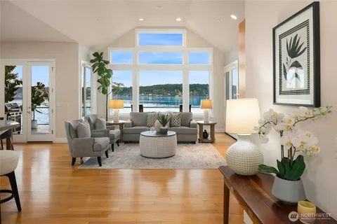$4,925,000 | 2010 West Lake Sammamish Parkway Southeast, Bellevue, WA 98008