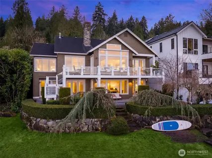 $4,925,000 | 2010 West Lake Sammamish Parkway Southeast, Bellevue, WA 98008