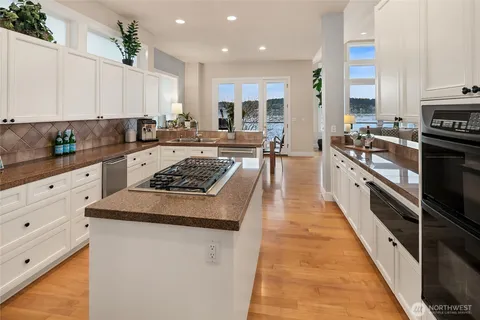 $4,925,000 | 2010 West Lake Sammamish Parkway Southeast, Bellevue, WA 98008