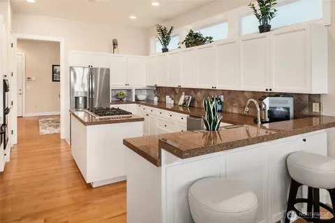 $4,925,000 | 2010 West Lake Sammamish Parkway Southeast, Bellevue, WA 98008