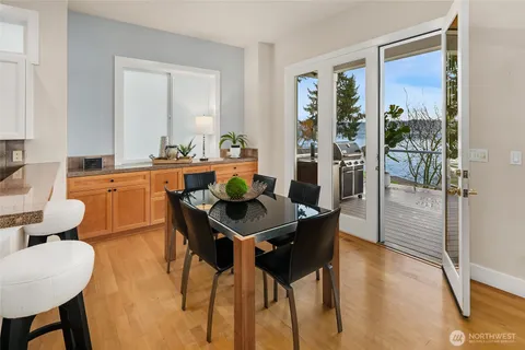 $4,925,000 | 2010 West Lake Sammamish Parkway Southeast, Bellevue, WA 98008