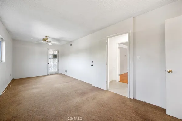 a view of a big room with closet and windows