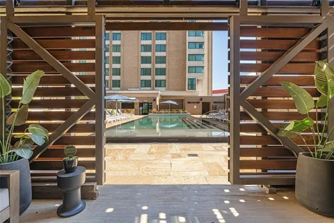 a view of entryway with a front door