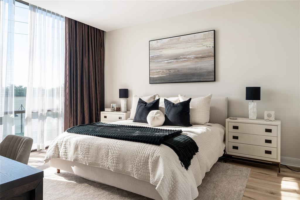 5656 North Central Expressway, Unit 207 Dallas, TX 75206 - Photo 18 of 34 a bedroom with bed and a large mirror next to a window