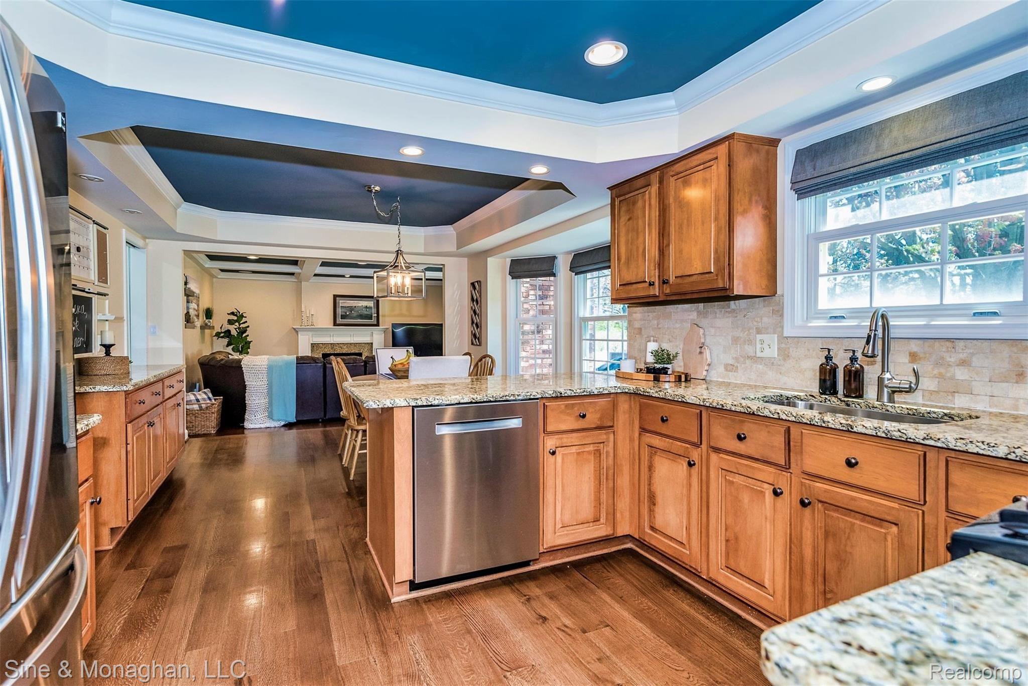 531 Shellbourne Drive Rochester, MI 48309 - Photo 13 of 51 Beautiful updated kitchen with GRANITE