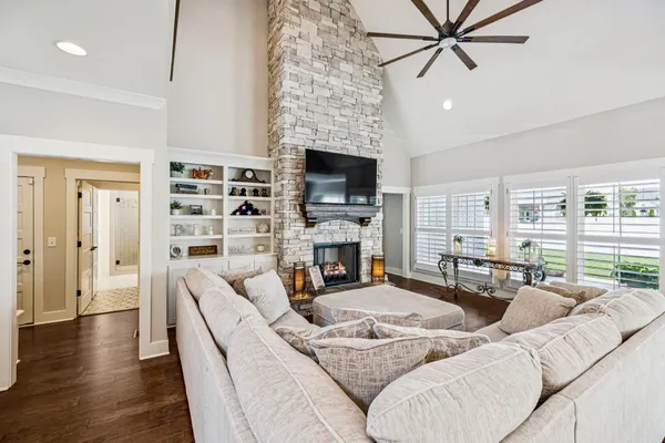 $729,900 | 1832 Rhonda Drive, Christiana, TN 37037