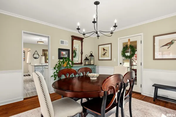 $284,900 | 301 West Hollyridge Circle, Peoria, IL 61614