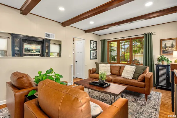 $284,900 | 301 West Hollyridge Circle, Peoria, IL 61614