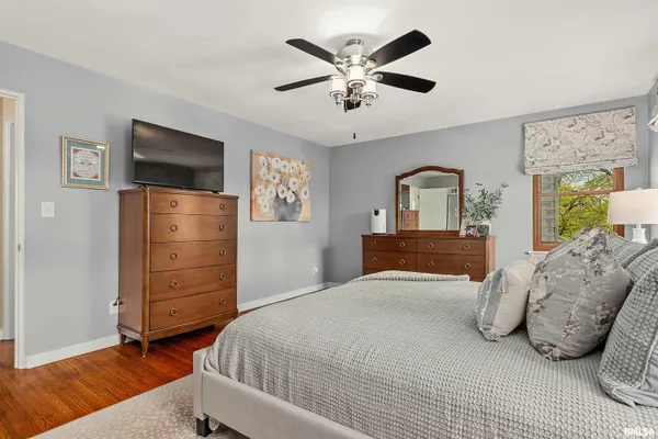 $284,900 | 301 West Hollyridge Circle, Peoria, IL 61614