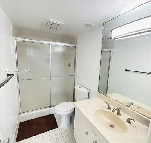 $246,000 | 919 Hillcrest Drive, Unit 304, Hollywood, FL 33021