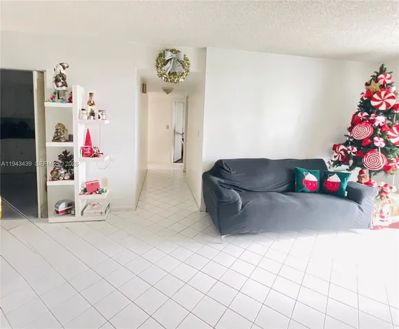 $246,000 | 919 Hillcrest Drive, Unit 304, Hollywood, FL 33021