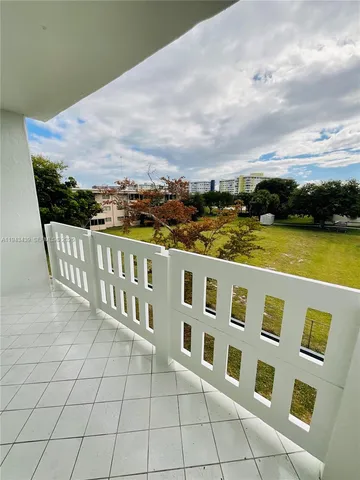 $246,000 | 919 Hillcrest Drive, Unit 304, Hollywood, FL 33021