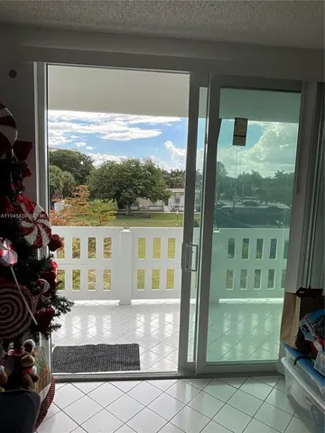 $246,000 | 919 Hillcrest Drive, Unit 304, Hollywood, FL 33021