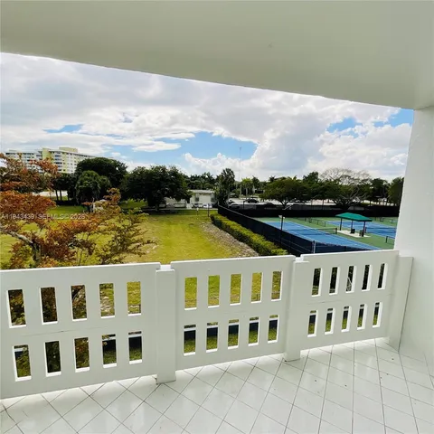 $246,000 | 919 Hillcrest Drive, Unit 304, Hollywood, FL 33021