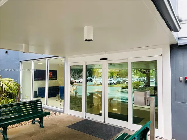 $246,000 | 919 Hillcrest Drive, Unit 304, Hollywood, FL 33021