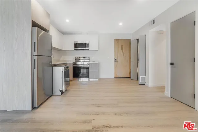 $10,500,000 | 10918 Camarillo Street, North Hollywood, CA 91602