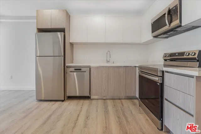 $10,500,000 | 10918 Camarillo Street, North Hollywood, CA 91602