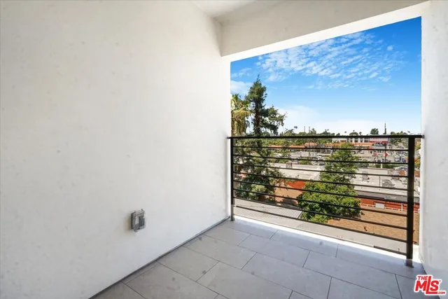 $10,500,000 | 10918 Camarillo Street, North Hollywood, CA 91602