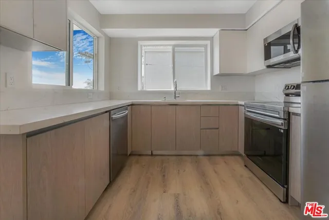 $10,500,000 | 10918 Camarillo Street, North Hollywood, CA 91602