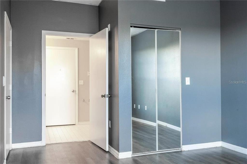5572 Metrowest Boulevard, Unit 309 Orlando, FL 32811 - Photo 10 of 66 a view of bathroom with shower