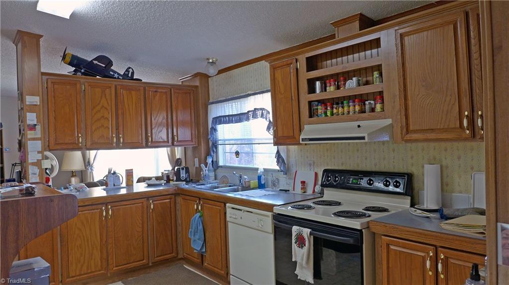 8400 Alda Road Stokesdale, NC 27357 - Photo 5 of 14 Gallery Image 5