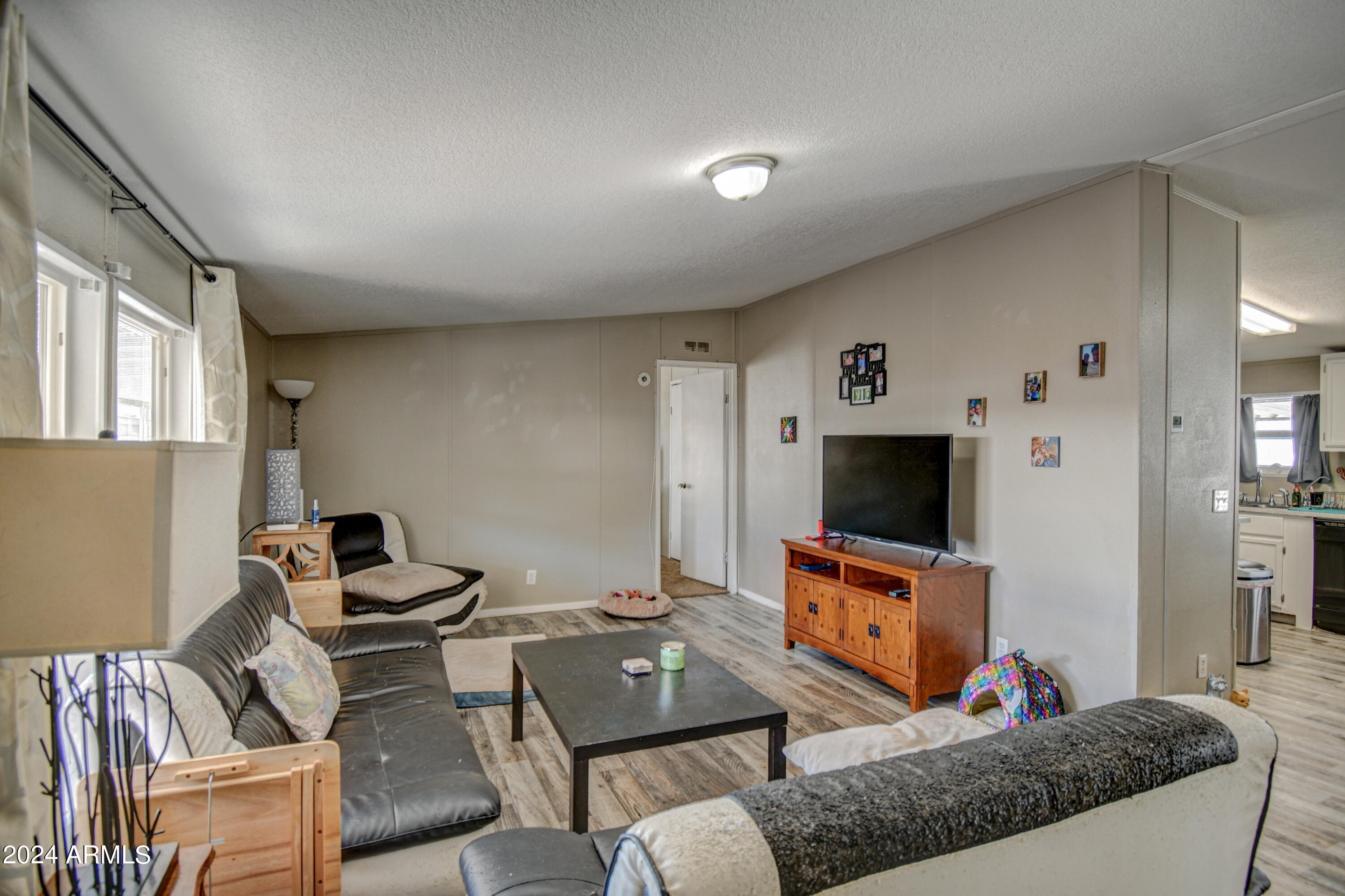 814 West Mineral Road Phoenix, AZ 85041 - Photo 4 of 17 Living Room 1-pic 3