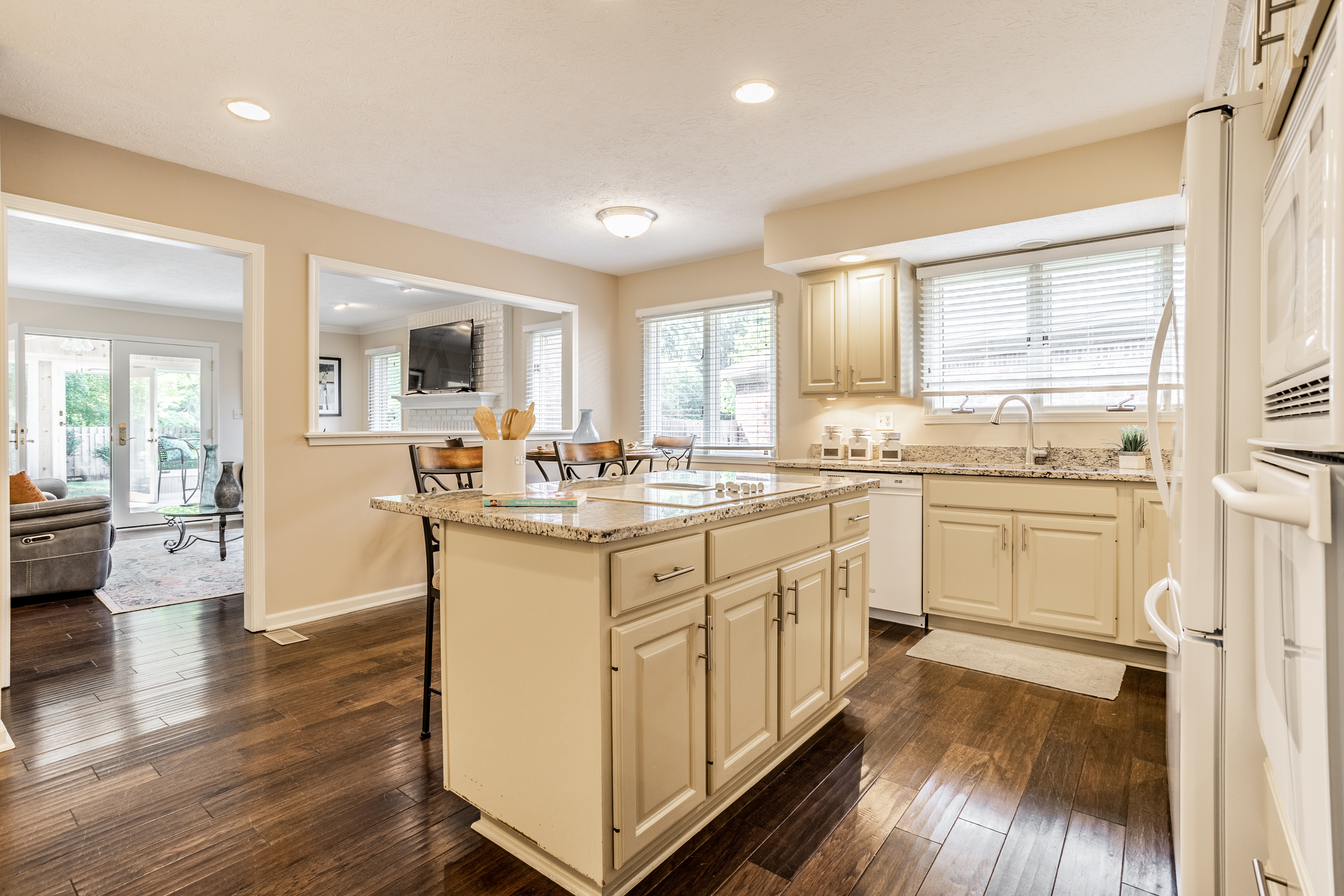 12257 Brompton Road Carmel, IN 46033 - Photo 13 of 42