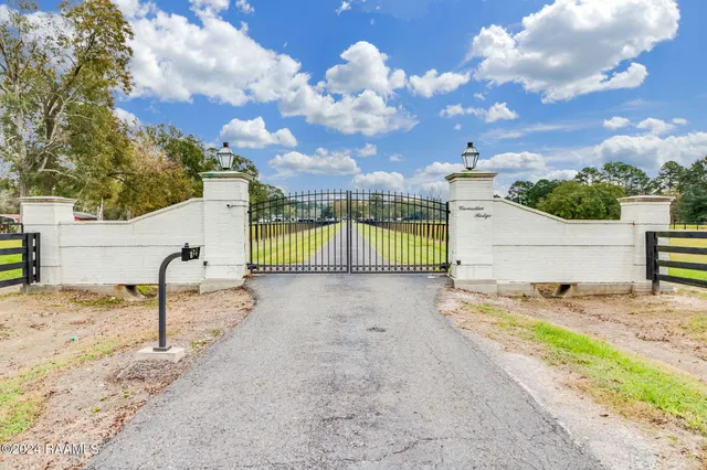 $1,899,999 | 9336 Highway 182, Opelousas, LA 70570