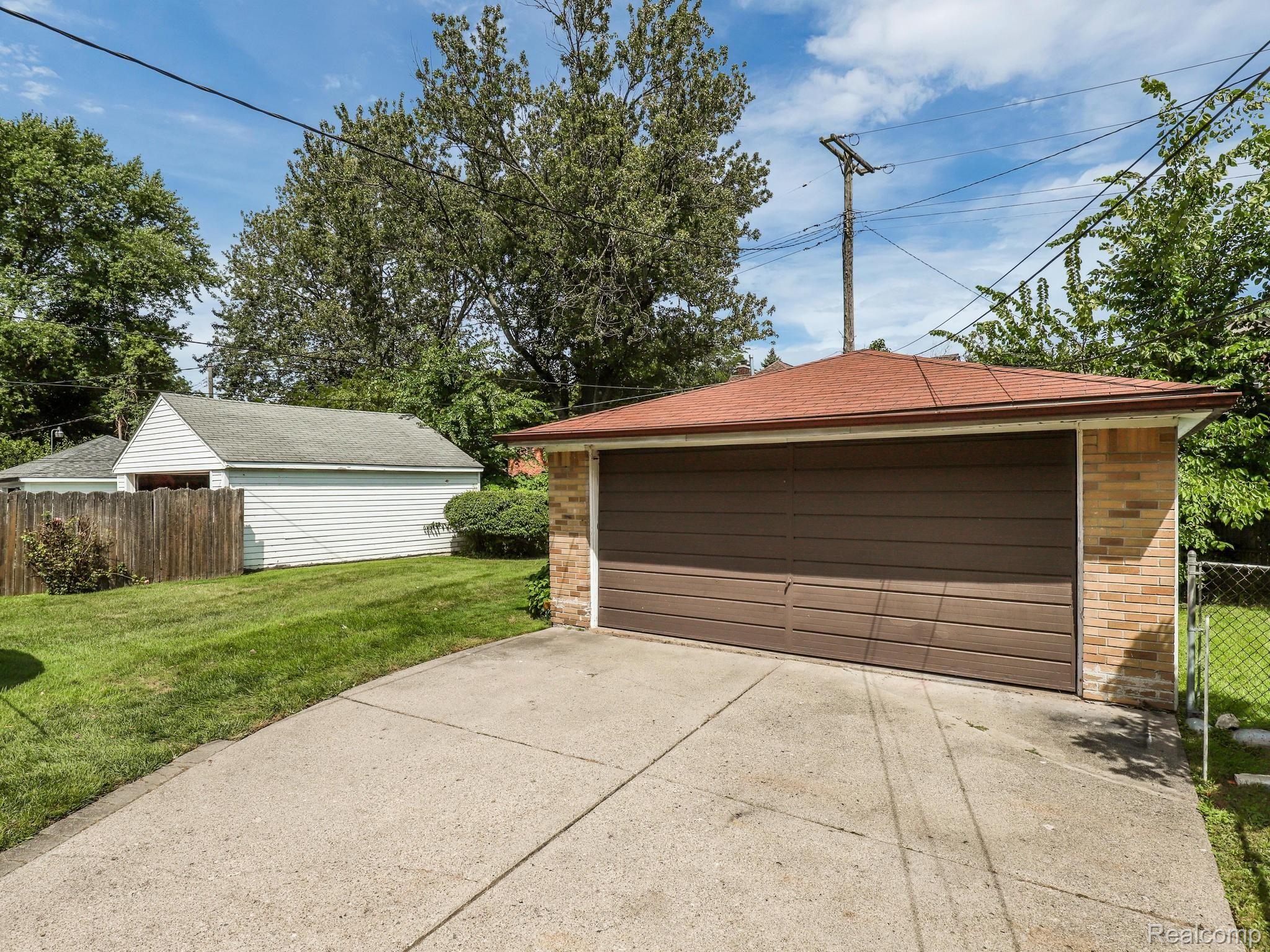 460-462 Alter Road Detroit, MI 48215 - Photo 26 of 30 460 Alter Rd Detroit MI 48215-038-039-460 Alter Rd Detroit MI0038-MLS_Size.jpg