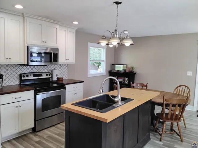 $189,000 | 309 West Lake Street, McLouth, KS 66054