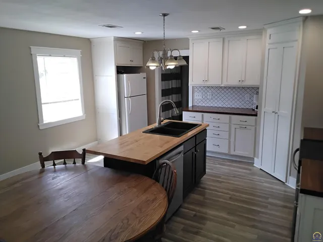 $189,000 | 309 West Lake Street, McLouth, KS 66054