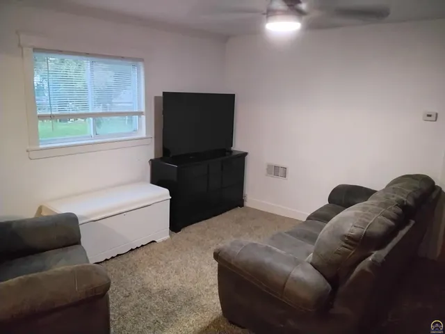 $189,000 | 309 West Lake Street, McLouth, KS 66054