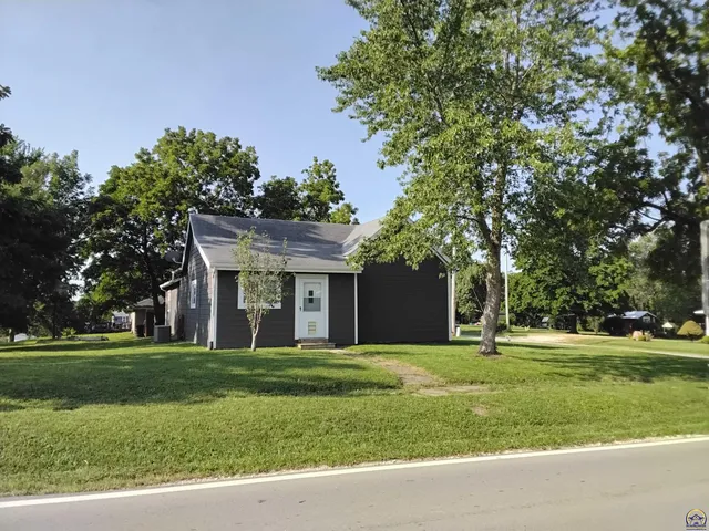 $189,000 | 309 West Lake Street, McLouth, KS 66054