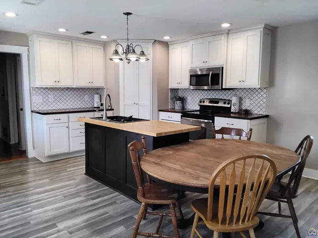 $189,000 | 309 West Lake Street, McLouth, KS 66054