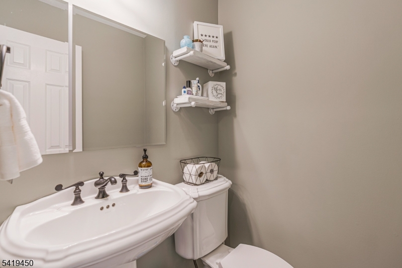 7 Militia Road Whitehouse Station, NJ 08889 - Photo 15 of 44