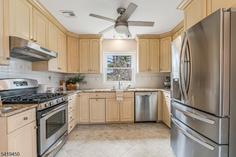 7 Militia Road Whitehouse Station, NJ 08889 - Photo 7 of 44