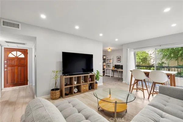 $385,000 | 18307 Burbank Boulevard, Unit 5, Tarzana, CA 91356