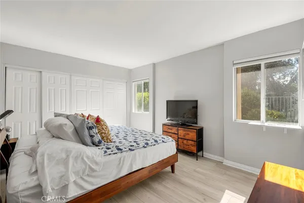 $385,000 | 18307 Burbank Boulevard, Unit 5, Tarzana, CA 91356