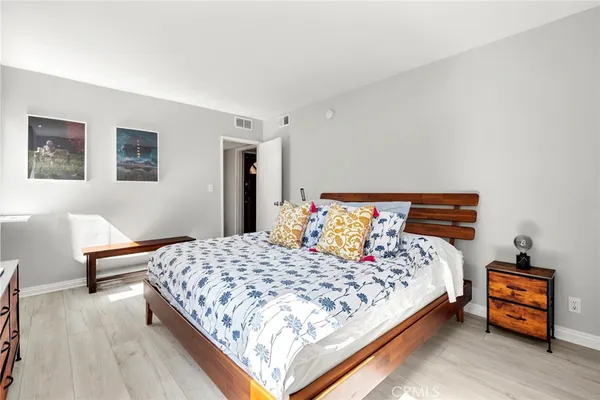 $385,000 | 18307 Burbank Boulevard, Unit 5, Tarzana, CA 91356