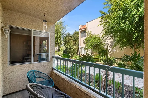 $385,000 | 18307 Burbank Boulevard, Unit 5, Tarzana, CA 91356