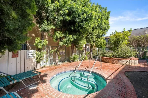 $385,000 | 18307 Burbank Boulevard, Unit 5, Tarzana, CA 91356