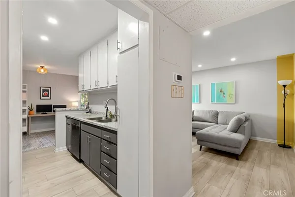 $385,000 | 18307 Burbank Boulevard, Unit 5, Tarzana, CA 91356