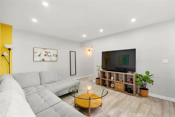 $385,000 | 18307 Burbank Boulevard, Unit 5, Tarzana, CA 91356